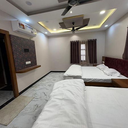 Shree Trilokeshwar Guest House Ujjain Exterior foto
