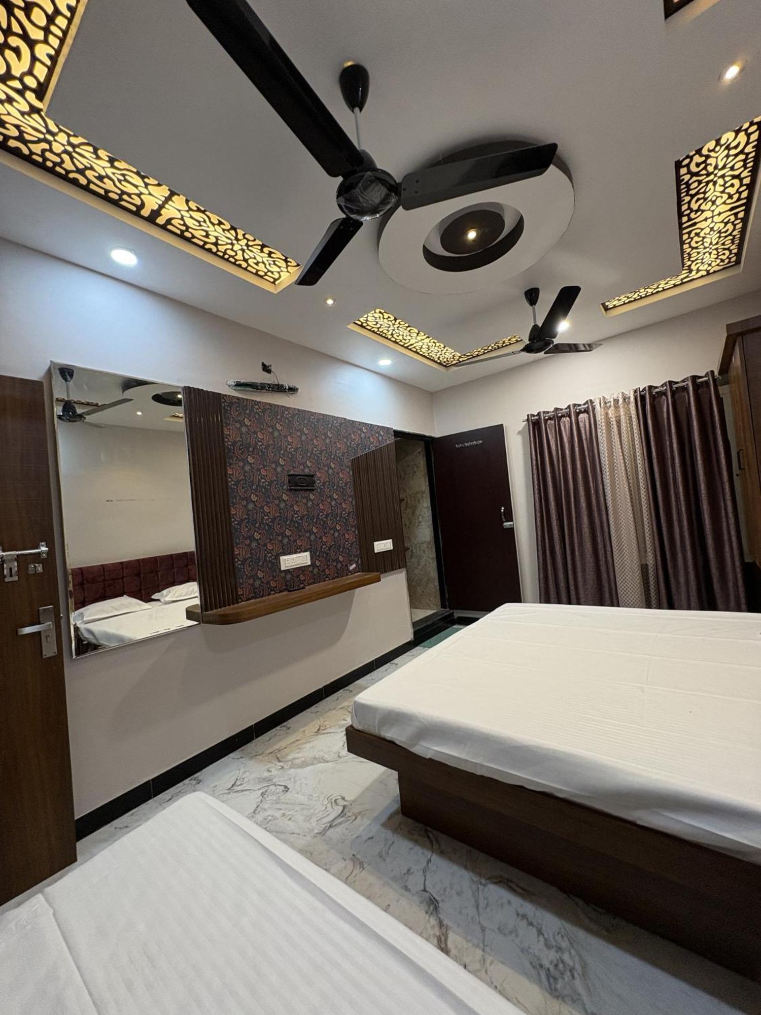 Shree Trilokeshwar Guest House Ujjain Exterior foto