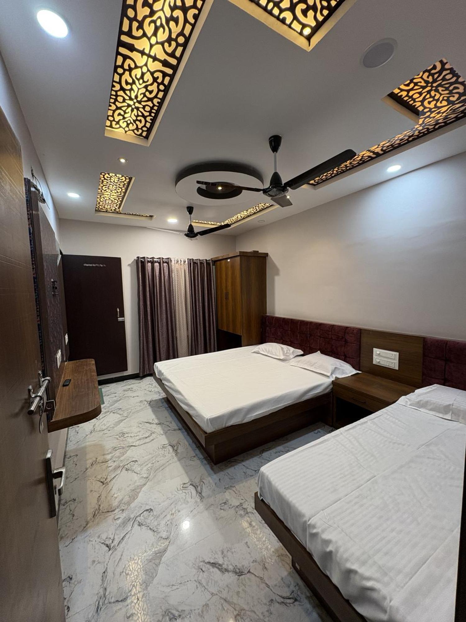 Shree Trilokeshwar Guest House Ujjain Exterior foto