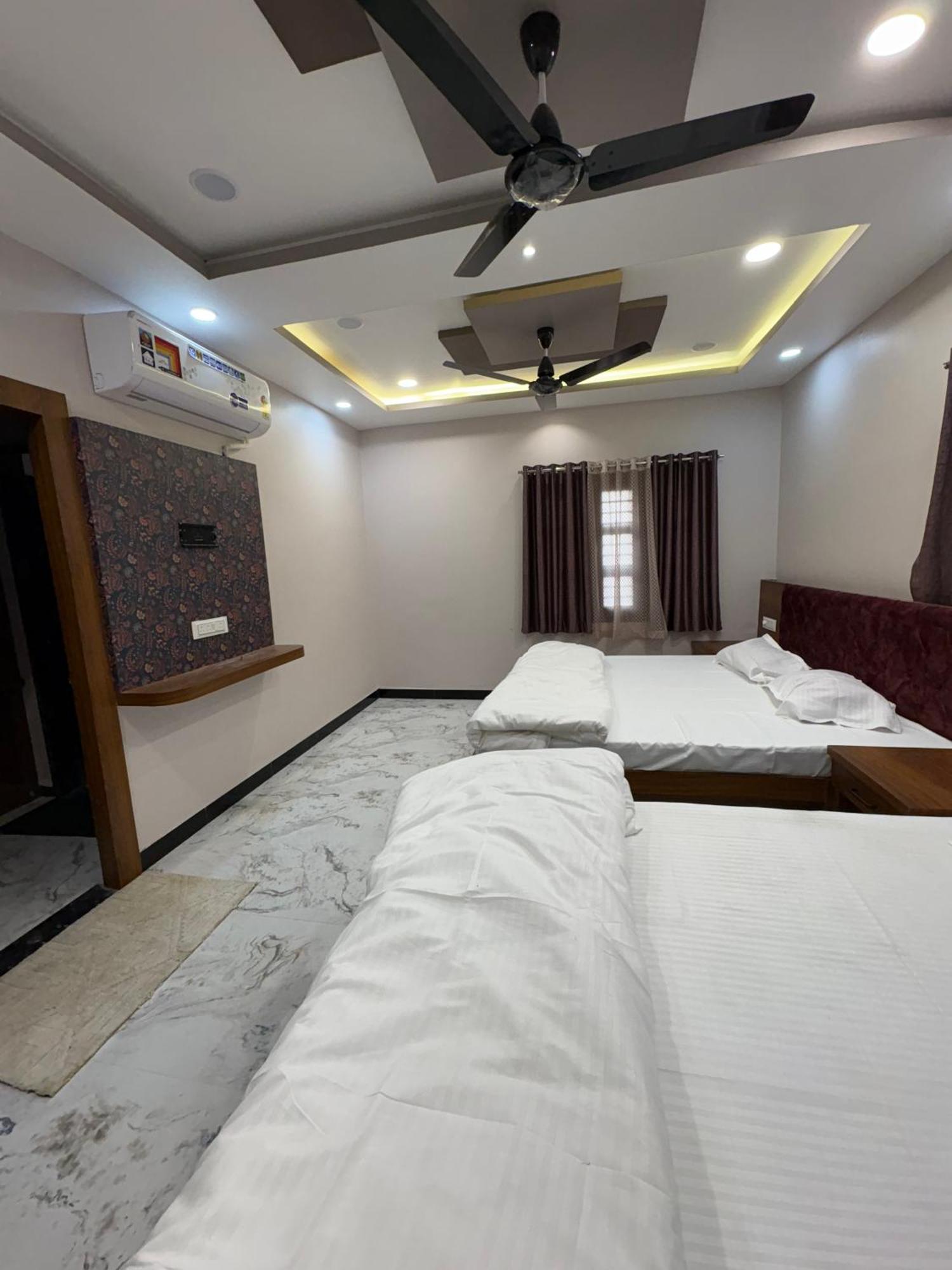 Shree Trilokeshwar Guest House Ujjain Exterior foto